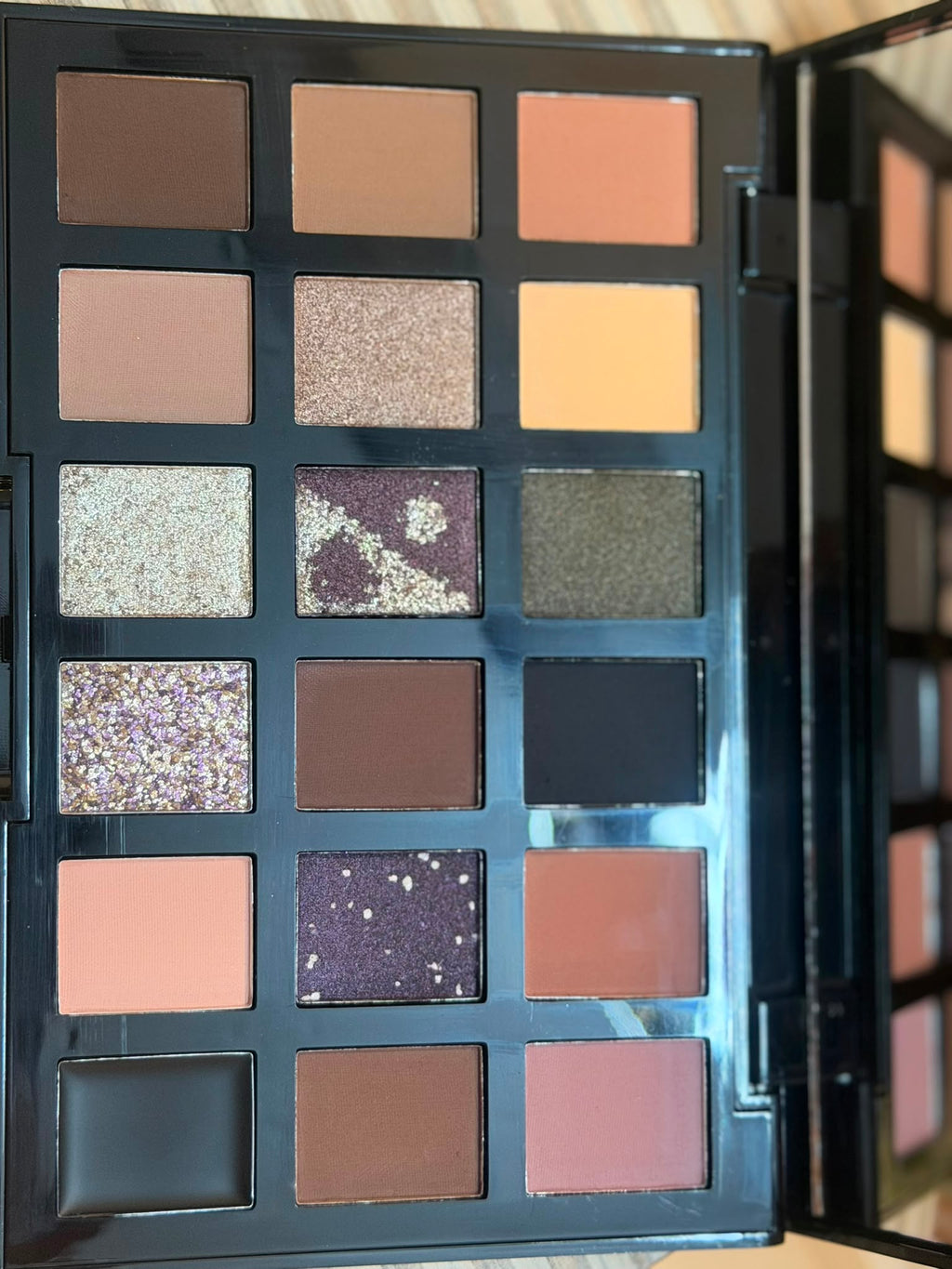 LYKD 18-Piece Eyeshadow Palette – Grunge Edge
