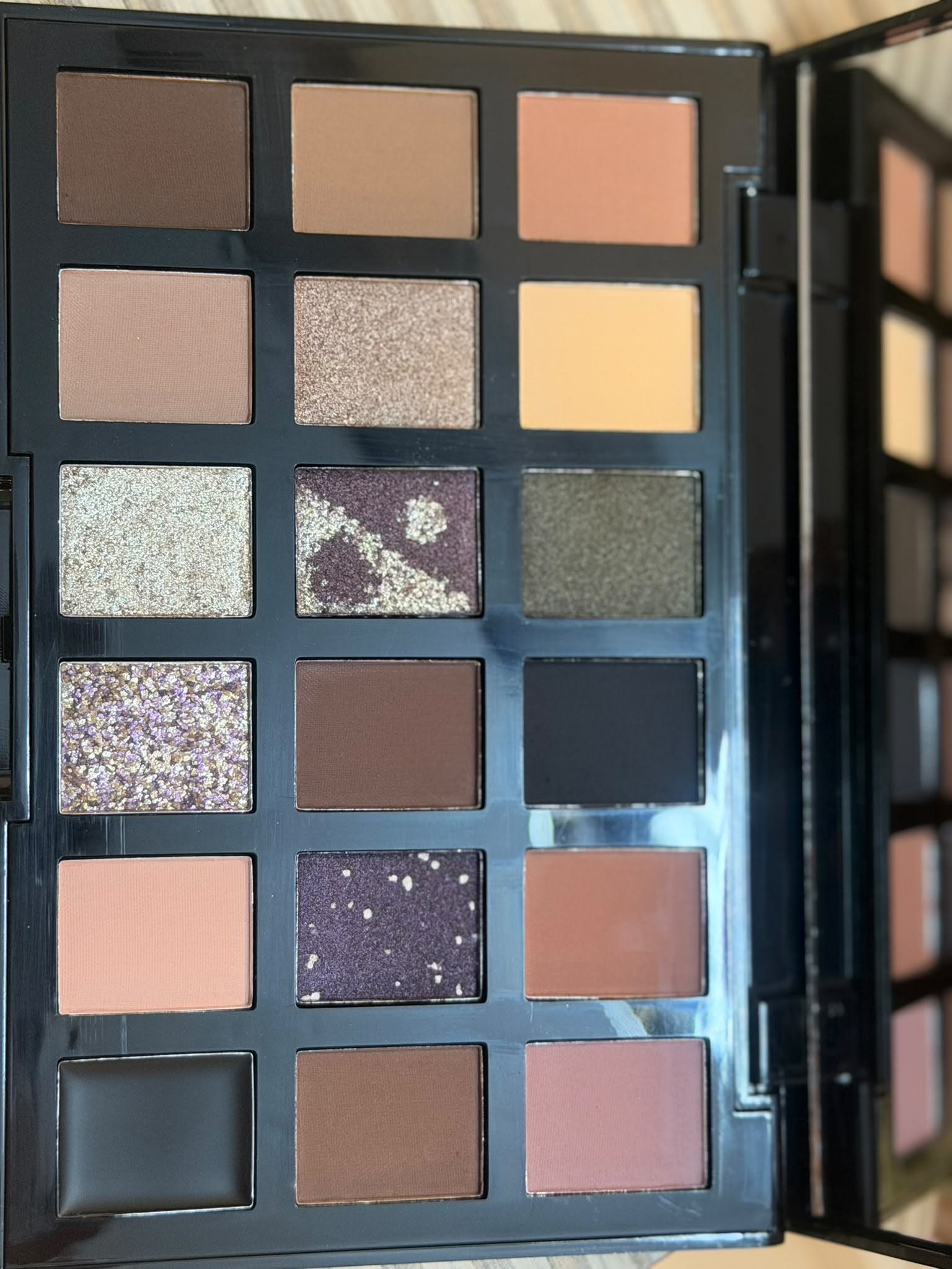 LYKD 18-Piece Eyeshadow Palette – Grunge Edge